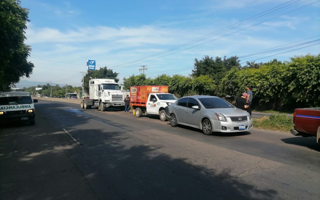 Lesionado en triple accidente registrado en Quezaltepeque.