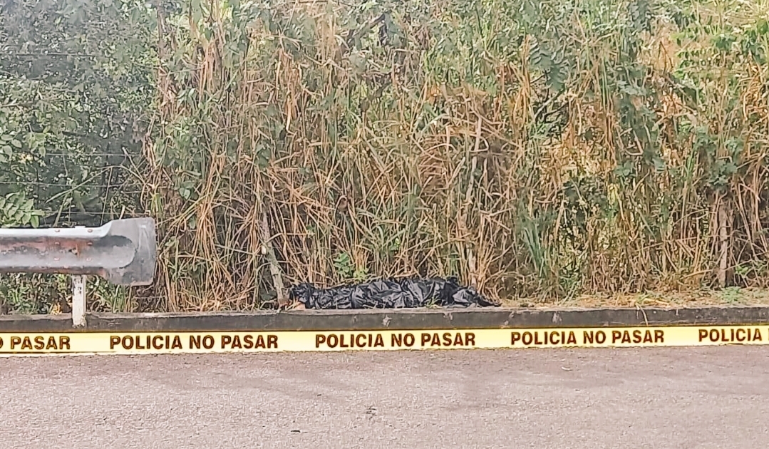 Ubicaron cadáver dentro de una bolsa en carretera de Quezaltepeque.