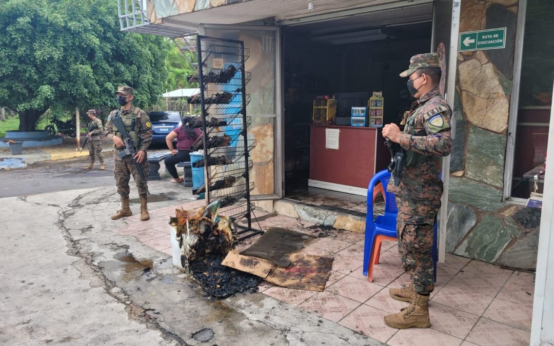 Incendio consumió tienda en Apastepeque.