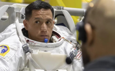 Astronauta salvadoreño rumbo al espacio.