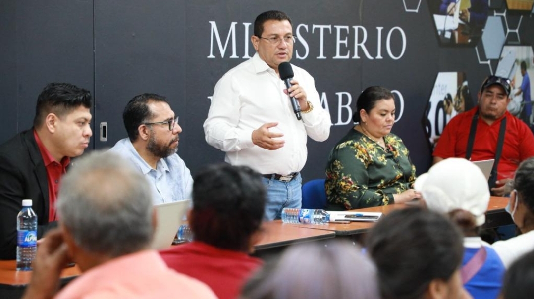 MINISTRO DE TRABAJO LIDERA MESA DE DIÁLOGO CON VENDEDORES DEL CENTRO CAPITALINO
